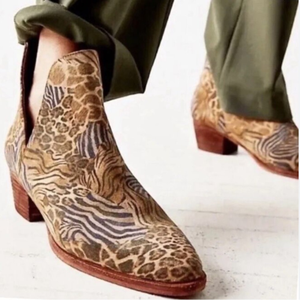 Free People Animal Charm Double V Boot Women’s 41